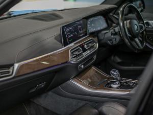 BMW X5 M50d - Image 17