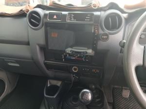 Toyota Land Cruiser 79 4.5D-4D V8 double cab LX - Image 11