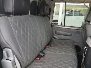 Toyota Land Cruiser 79 4.5D-4D V8 double cab LX - Image 13