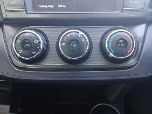 Toyota RAV4 2.0 GX auto - Image 11