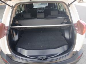 Toyota RAV4 2.0 GX auto - Image 12