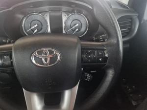 Toyota Hilux 2.4GD-6 Xtra cab Raider manual - Image 9