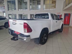 Toyota Hilux 2.4GD-6 Xtra cab Raider manual - Image 2