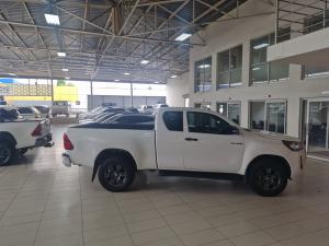 Toyota Hilux 2.4GD-6 Xtra cab Raider manual - Image 3