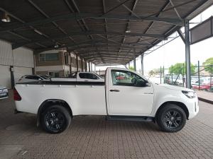 Toyota Hilux 2.4GD-6 single cab Raider manual - Image 3