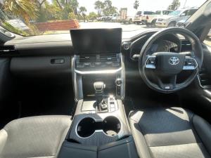 Toyota Land Cruiser 300 3.3D GR-Sport - Image 6