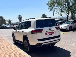 Toyota Land Cruiser 300 3.3D GR-Sport - Image 14