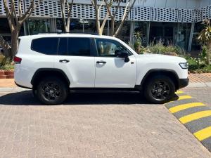 Toyota Land Cruiser 300 3.3D GR-Sport - Image 3