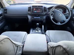 Toyota Land Cruiser 200 4.5D-4D V8 GX - Image 6