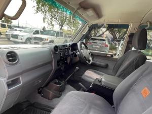Toyota Land Cruiser 79 4.5D-4D V8 double cab LX - Image 7