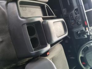 Toyota Hiace 2.5D-4D bus 14-seater GL - Image 10