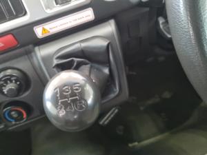 Toyota Hiace 2.5D-4D bus 14-seater GL - Image 11