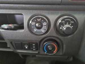 Toyota Hiace 2.5D-4D bus 14-seater GL - Image 13