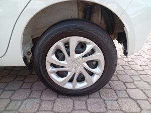 Toyota Vitz 1.0 - Image 18
