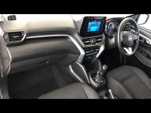 Toyota Urban Cruiser 1.5 XR manual - Image 9