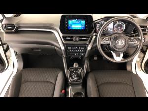 Toyota Urban Cruiser 1.5 XR manual - Image 11