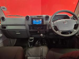 Toyota Landcruiser 76 4.5D V8 S/W - Image 6