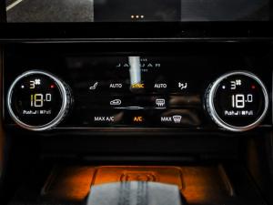 Jaguar F-Pace D200 AWD R-Dynamic SE - Image 14