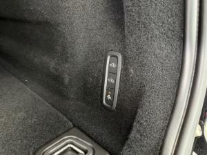 Volvo XC60 B6 AWD Ultimate Dark - Image 12