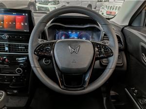 Mahindra XUV 3XO 1.2T AX5 manual - Image 11