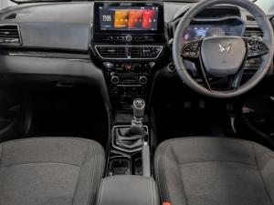 Mahindra XUV 3XO 1.2T AX5 manual - Image 5