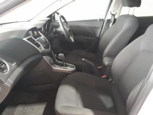Chevrolet Cruze sedan 1.6 L - Image 8