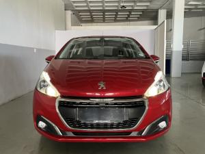 Peugeot 208 1.2T Allure manual - Image 2