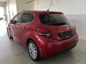 Peugeot 208 1.2T Allure manual - Image 4