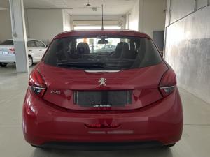 Peugeot 208 1.2T Allure manual - Image 5