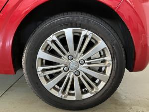 Peugeot 208 1.2T Allure manual - Image 9