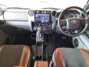 Toyota Land Cruiser 79 2.8GD-6 double cab - Image 9