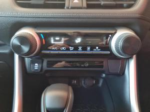 Toyota RAV4 2.0 GX auto - Image 17