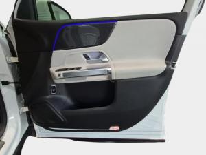 Mercedes-Benz GLB GLB220d 4Matic AMG Line - Image 17