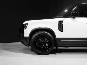 Land Rover Defender 110 D300 SE - Image 7
