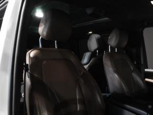Mercedes-Benz V-Class V300d Avantgarde AMG Line - Image 10