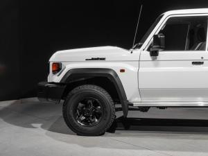 Toyota Land Cruiser 79 4.2D double cab - Image 22
