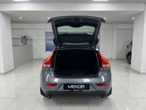 Volvo V40 T3 Inscription auto - Image 8