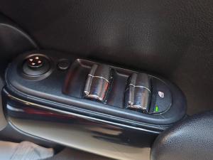 MINI Hatch Cooper Hatch 5-door - Image 12