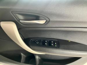 BMW 1 Series 120i 5-door auto - Image 10