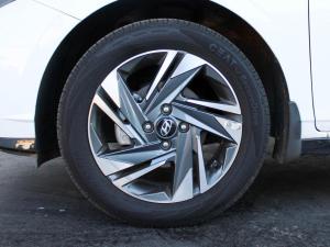 Hyundai i20 1.0T Fluid manual - Image 12