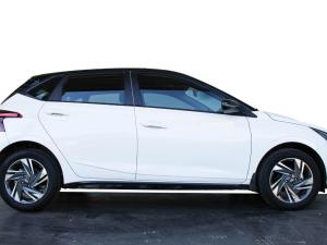 Hyundai i20 1.0T Fluid manual - Image 8
