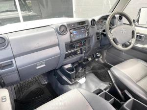 Toyota Land Cruiser 79 4.0 V6 single cab - Image 12
