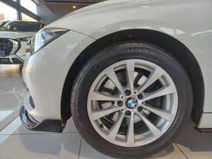 BMW 3 Series 330i auto - Image 17