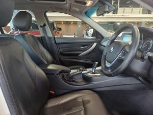 BMW 3 Series 330i auto - Image 20