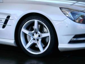 Mercedes-Benz SL SL500 - Image 8
