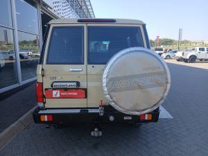 Toyota Land Cruiser 76 4.5D-4D V8 station wagon LX - Image 5