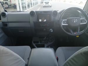 Toyota Land Cruiser 76 4.5D-4D V8 station wagon LX - Image 6