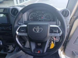 Toyota Land Cruiser 76 4.5D-4D V8 station wagon LX - Image 8
