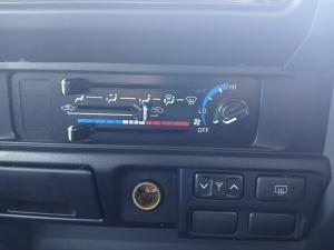 Toyota Land Cruiser 76 4.5D-4D V8 station wagon LX - Image 12