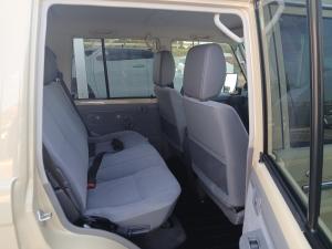 Toyota Land Cruiser 76 4.5D-4D V8 station wagon LX - Image 13